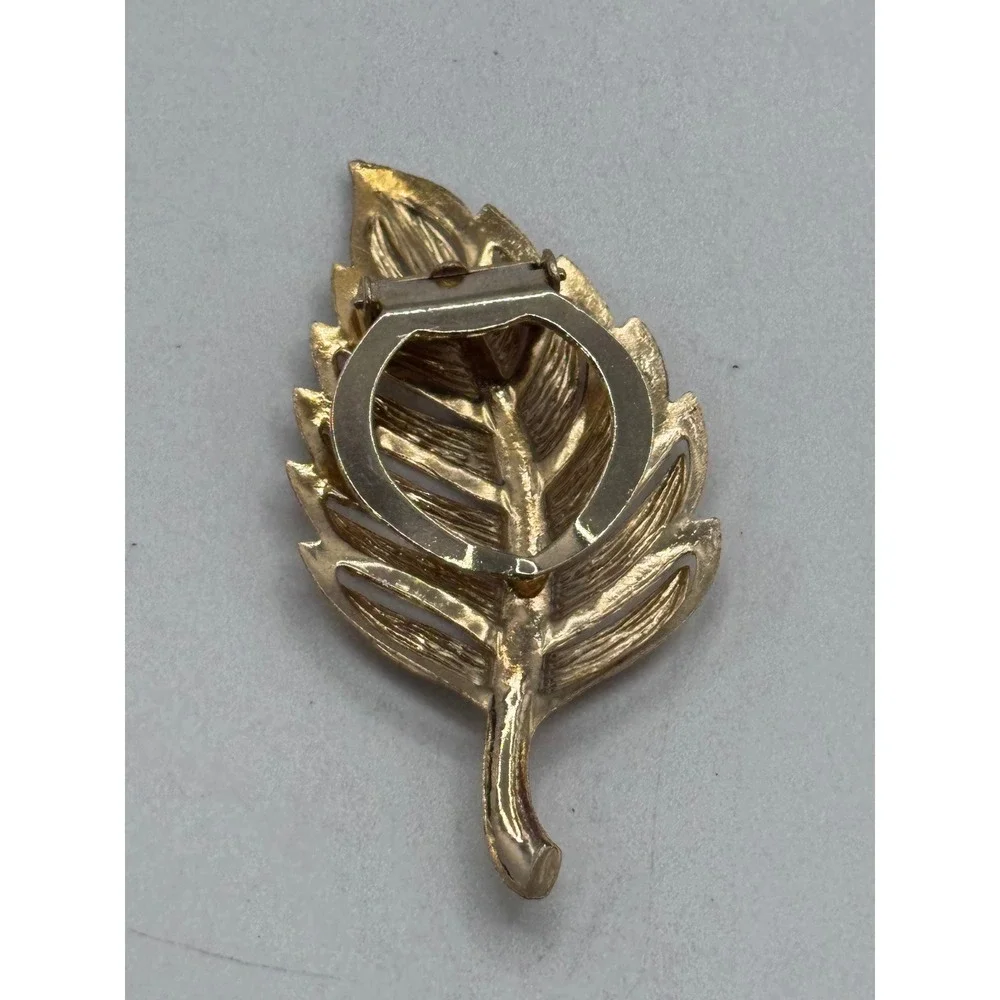 Vintage‎ Gold Leaf Scarf Clip Brooch Booklet Mid Century Retro Accessory USA